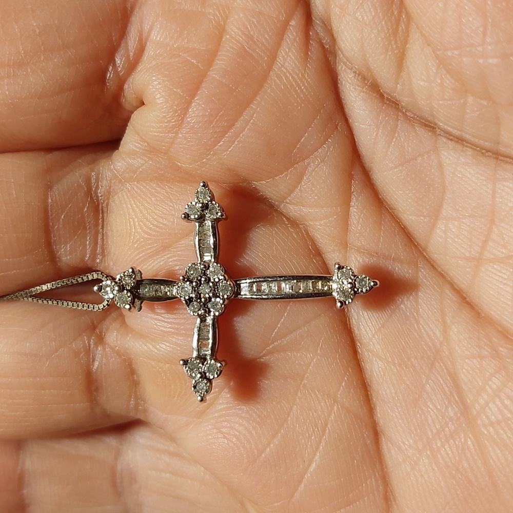 Unique Designs Diamond Accents Cross Pendant 925 Italy Sterling Silver Necklace